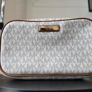Like New Michael Kors Crossbody